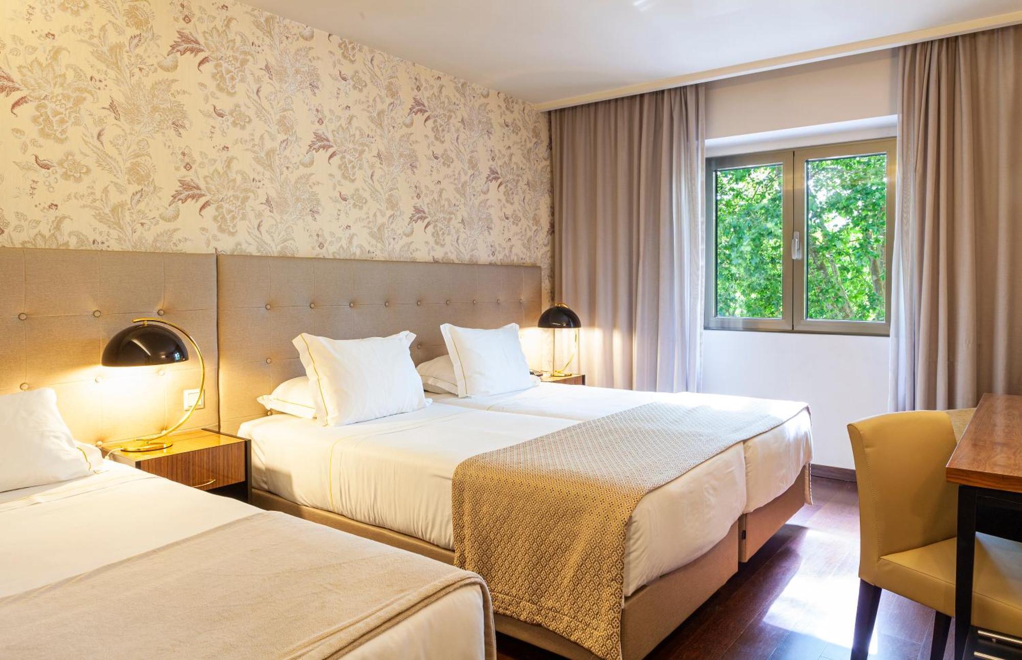 Hotel Lis Батала Екстериор снимка